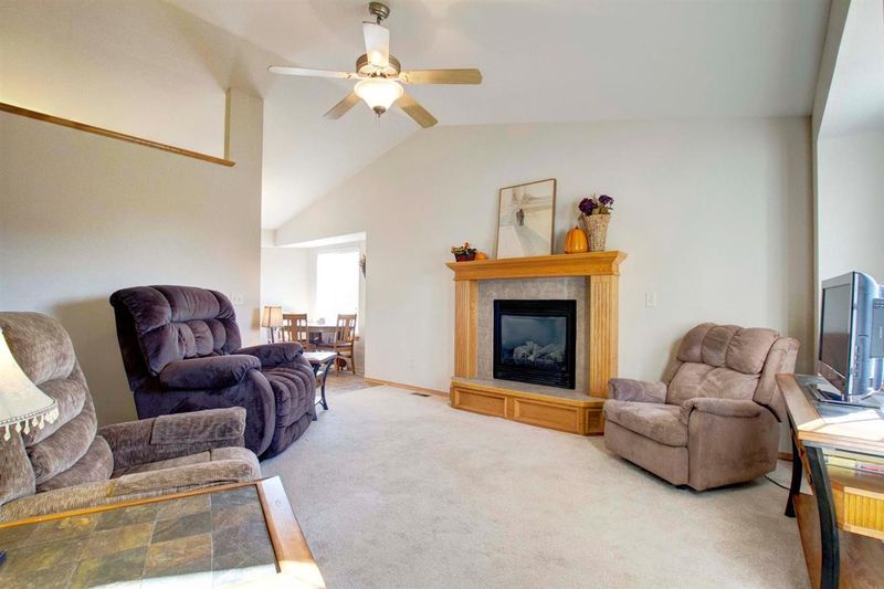 644 E Peach Ave, Haysville, KS 67060