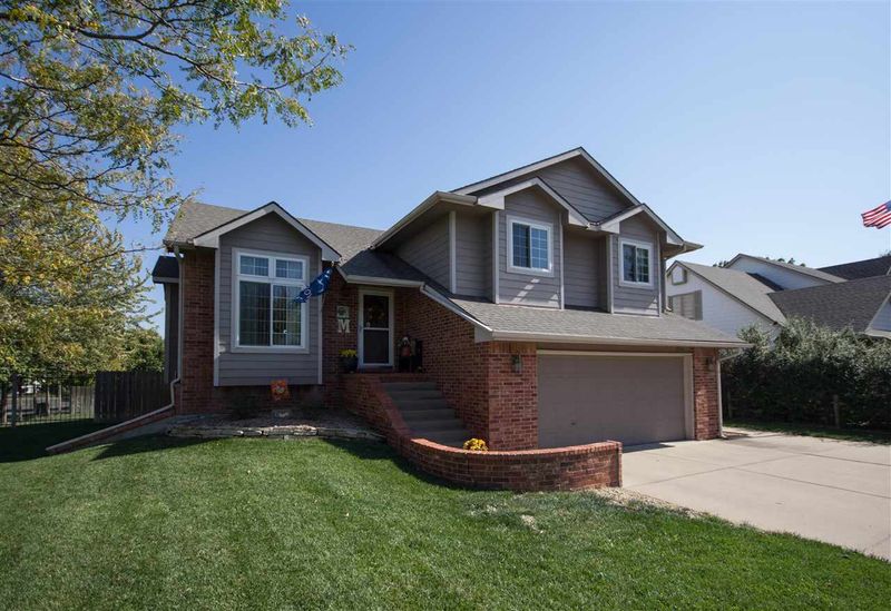 2524 Button Bush Cir, Derby, KS 67037