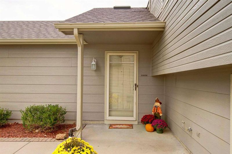 8918 E Scott St, Wichita, KS 67210
