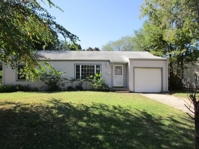 215 E Spencer Dr, Haysville, KS 67060