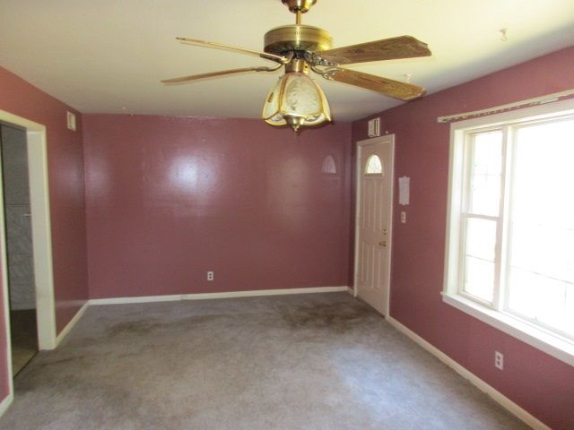 215 E Spencer Dr, Haysville, KS 67060