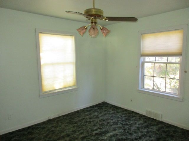 215 E Spencer Dr, Haysville, KS 67060