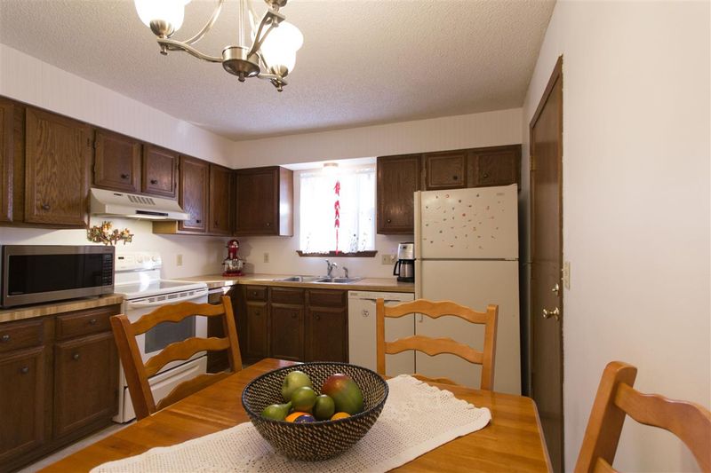 327 W 10th St, Andover, KS 67002