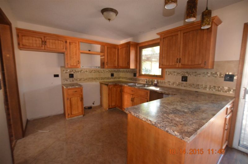 211 E Park Ln, Derby, KS 67037