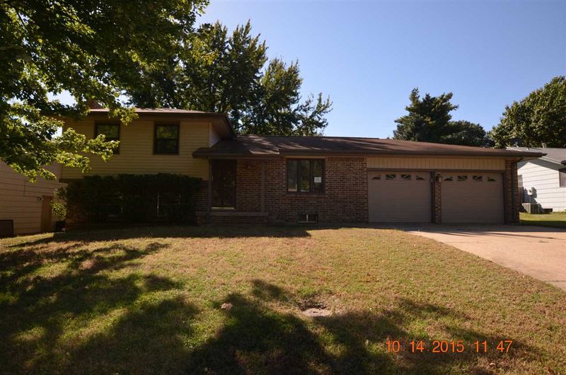 211 E Park Ln, Derby, KS 67037