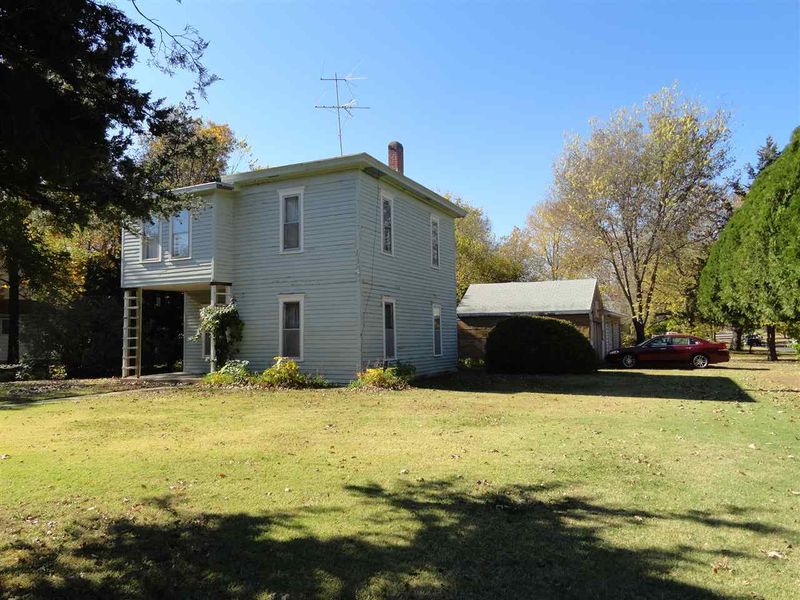 1127 N Ash, Newton, KS 67114