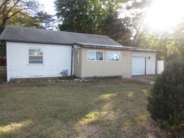 201 W 58th St N, Park City, KS 67204