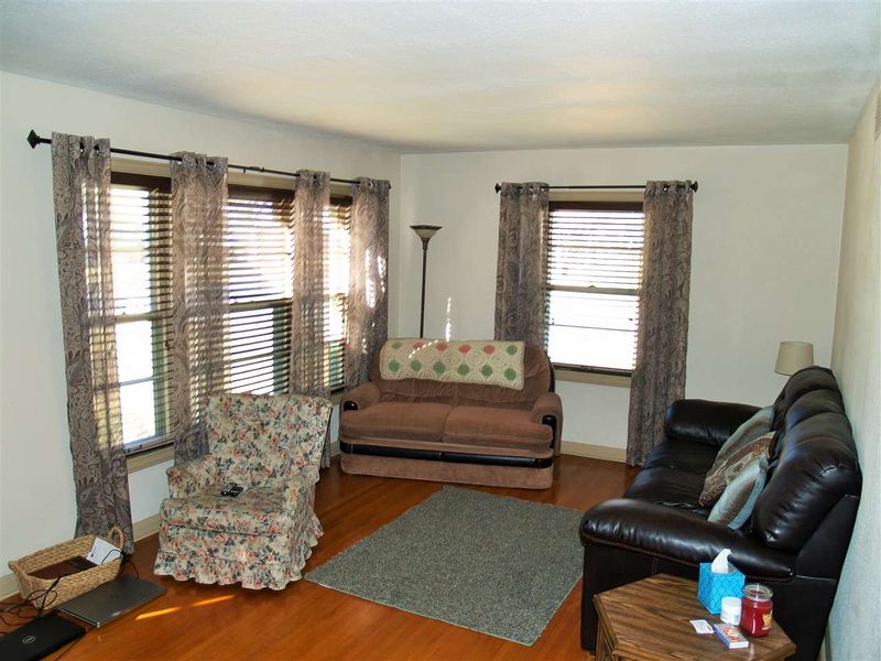 2302 S Ellis Ave, Wichita, KS 67211