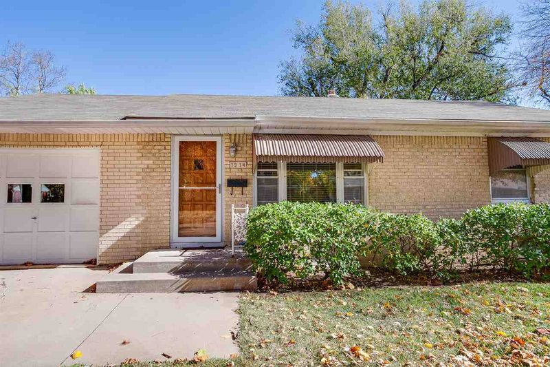 1914 S Pinecrest St, Wichita, KS 67218