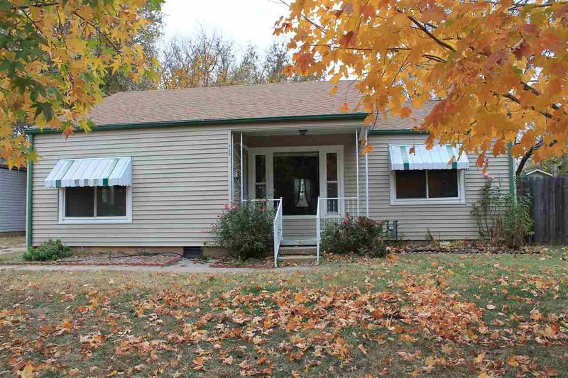 110 E Collier Ave, Mulvane, KS 67110