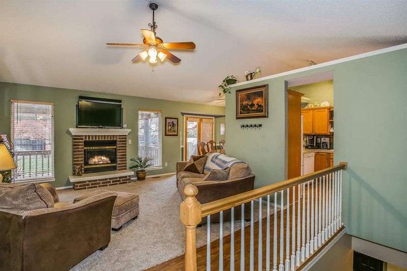 952 Old Trail Rd, Valley Center, KS 67147