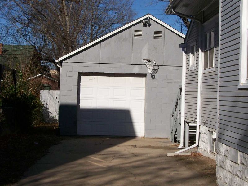 3330 E Victor, Wichita, KS 67208