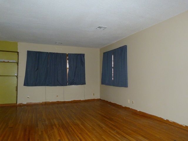 5800 Flagstaff St, Bel Aire, KS 67220