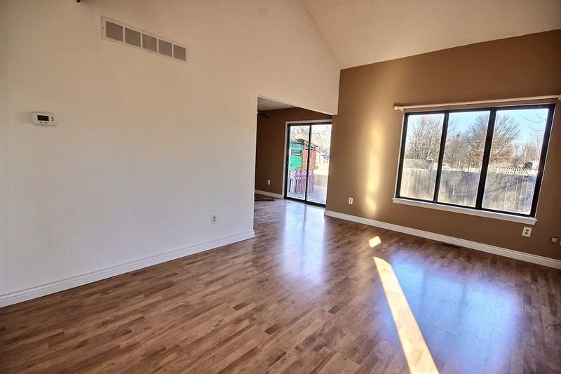 226 E Osage St, Rose Hill, KS 67133
