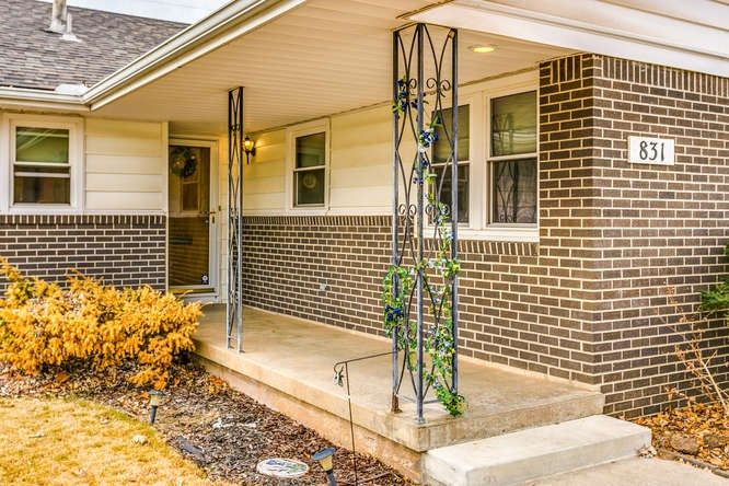 831 E English Ct, Derby, KS 67037