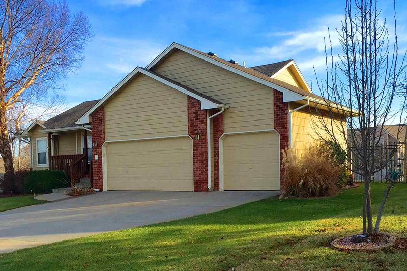 913 E Cedarbrook Rd, Derby, KS 67037