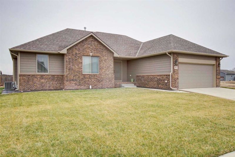702 S Horseshoe, Maize, KS 67101