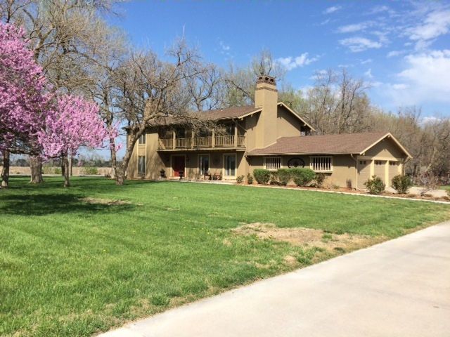 100 Mockingbird Ln, Newton, KS 67114