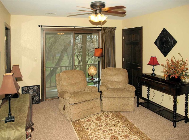 100 Mockingbird Ln, Newton, KS 67114