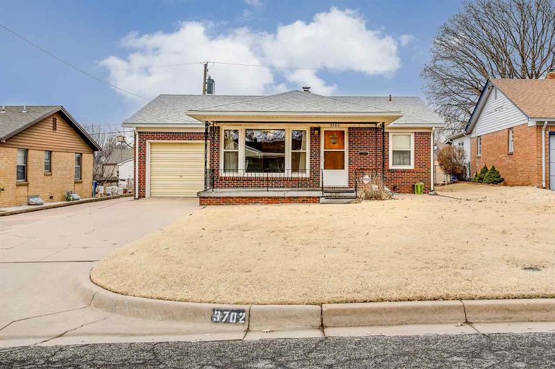 3702 E Meadow Ln, Wichita, KS 67218