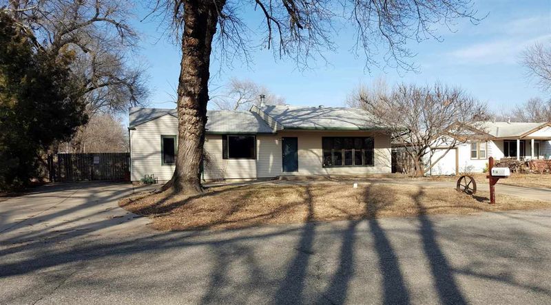 726 E 57th St S, Wichita, KS 67216