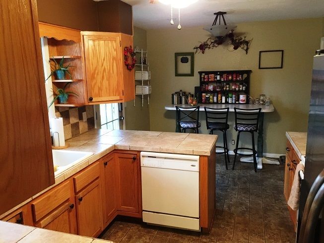 6221 E Danbury St, Bel Aire, KS 67220