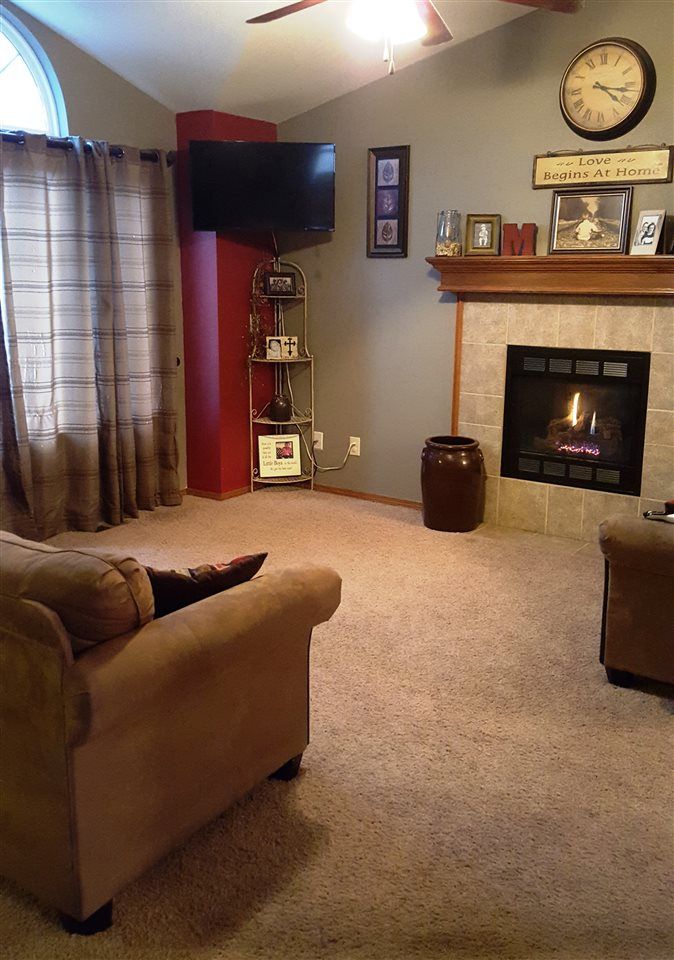 440 E Meadows Ct, Cheney, KS 67025