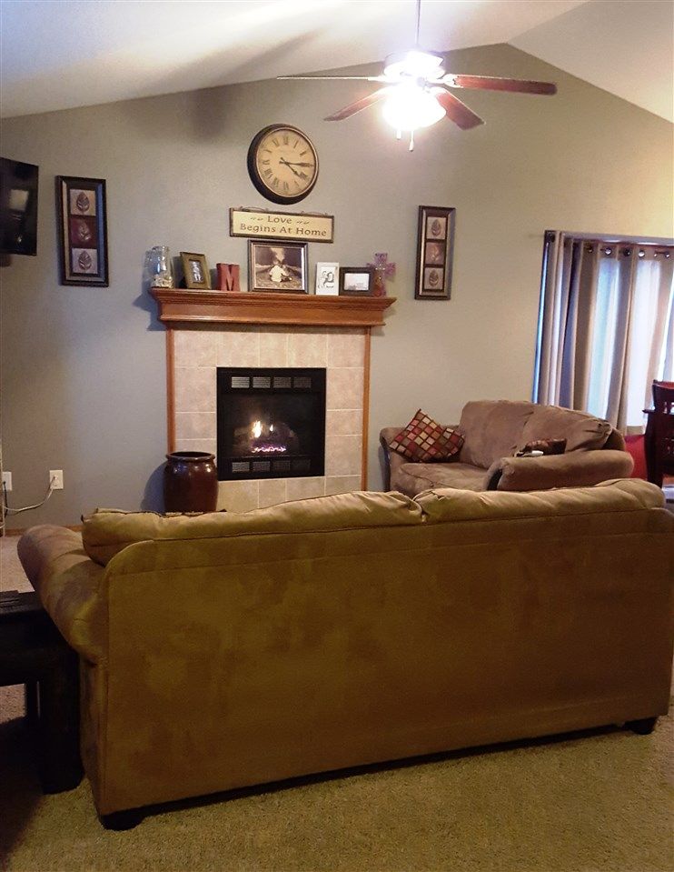440 E Meadows Ct, Cheney, KS 67025