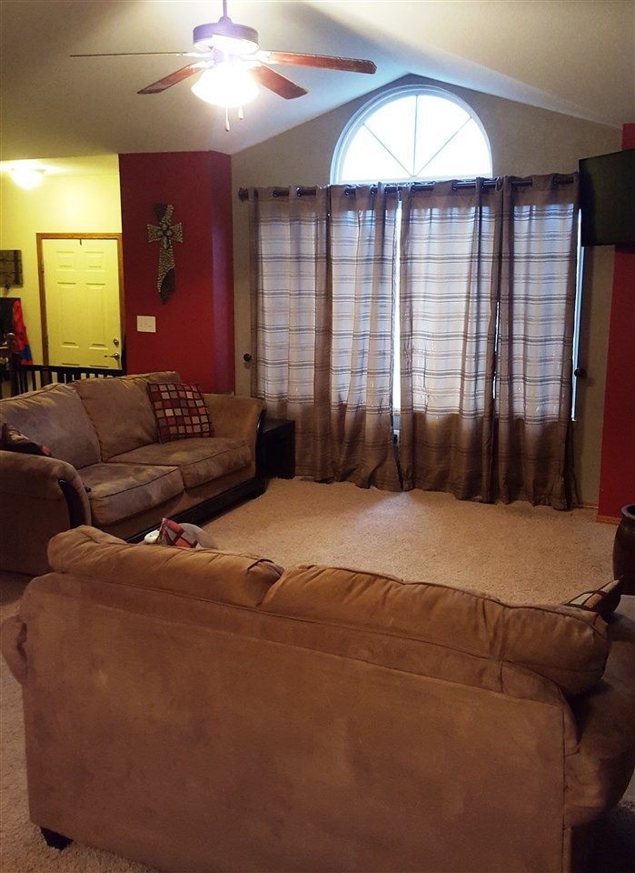 440 E Meadows Ct, Cheney, KS 67025