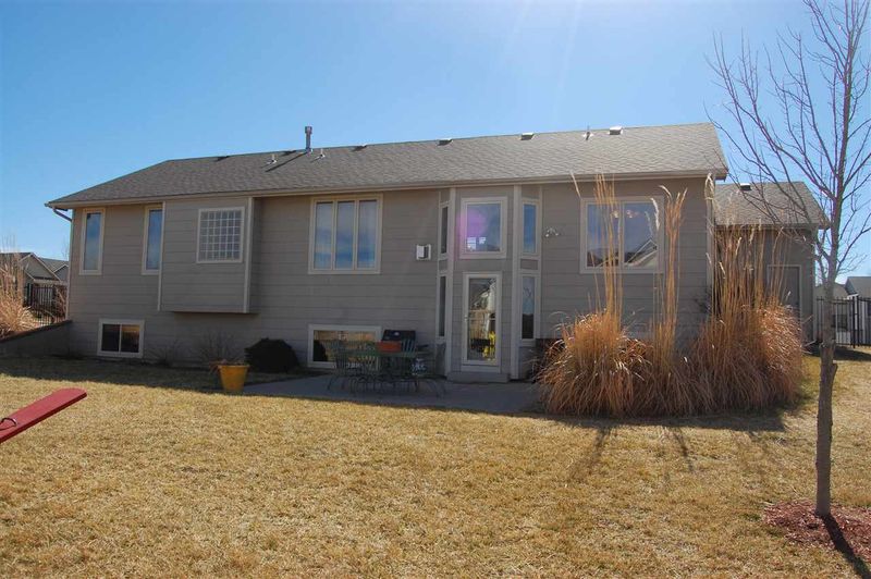 8302 E Old Mill St, Wichita, KS 67226