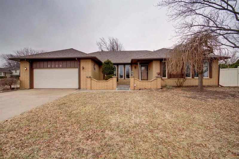 8209 E Bluestem St, Wichita, KS 67207