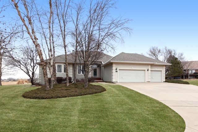 648 N Glendevon Pl, Andover, KS 67002