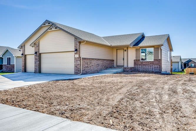 1413 E Splitwood Way, Derby, KS 67037-8543