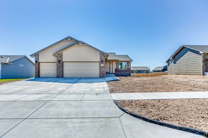 1413 E Splitwood Way, Derby, KS 67037-8543