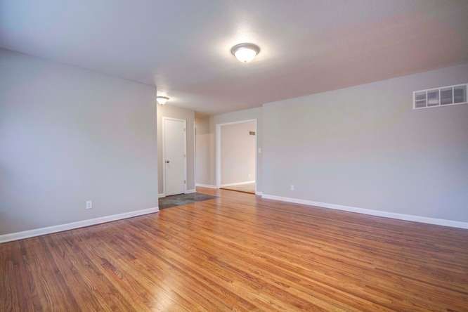8021 E Lynwood, Wichita, KS 67207