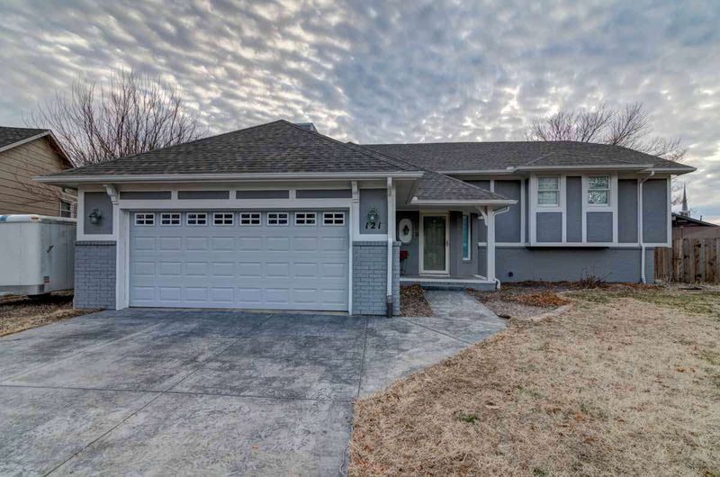 121 E Sandhill, Derby, KS 67037