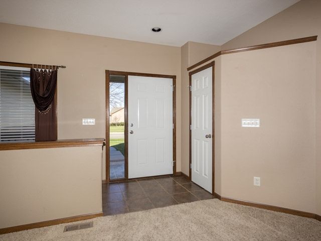 1301 E Rushwood Dr, Derby, KS 67037