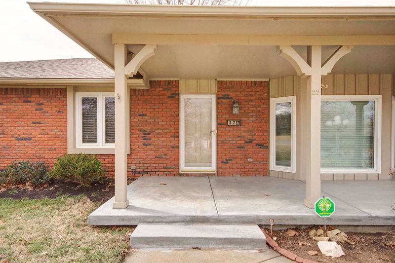 27 South Lakeview Dr, Goddard, KS 67052