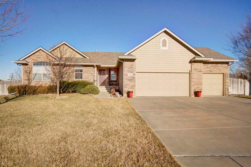 1902 E Windsor Creek Ct, Valley Center, KS 67147