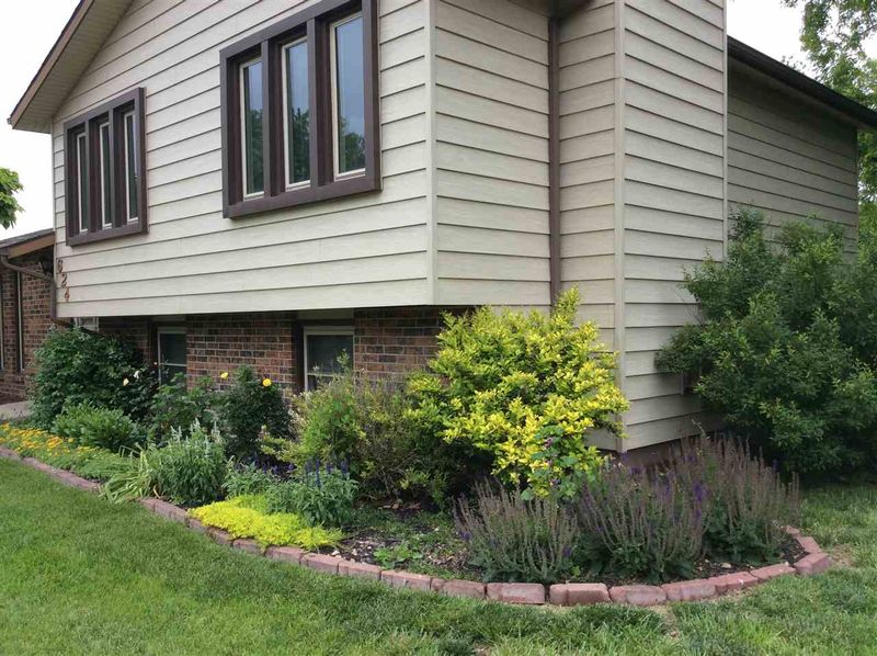 624 Sherman Cir, Newton, KS 67114