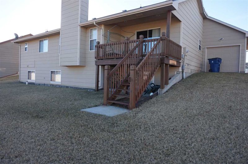 1345 N Lake Edge Cir, Goddard, KS 67052