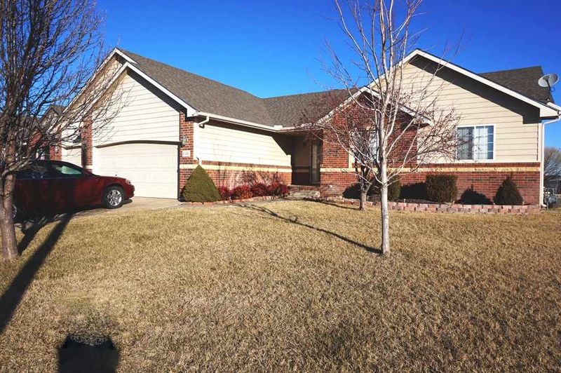 1345 N Lake Edge Cir, Goddard, KS 67052