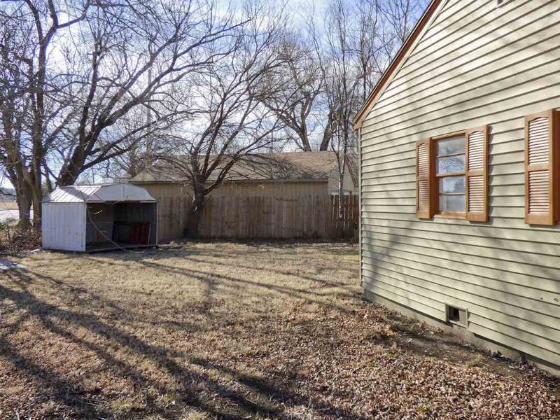 5901 E Mount Vernon St, Wichita, KS 67218