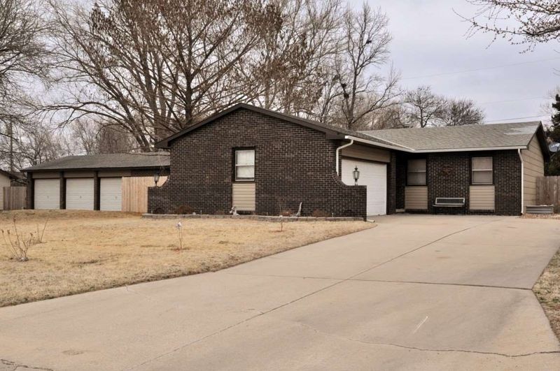 1822 E Denver Dr, Park City, KS 67219