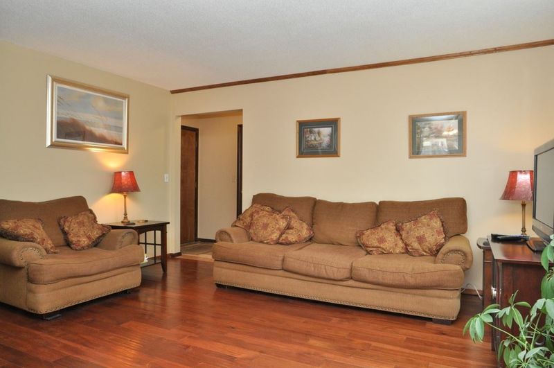 1822 E Denver Dr, Park City, KS 67219