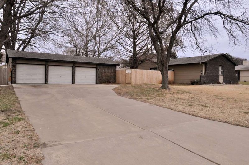 1822 E Denver Dr, Park City, KS 67219