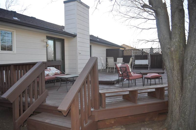 204 E Derby Hills Dr, Derby, KS 67037