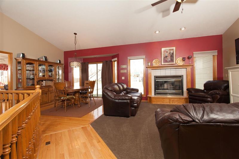 116 N Valley Stream Dr, Derby, KS 67037