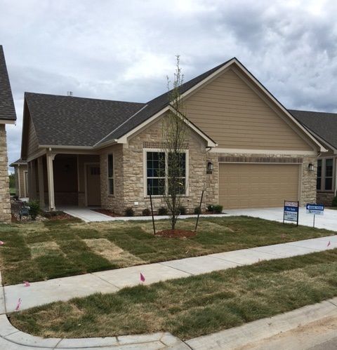 1031 E Twisted Oak Rd, Derby, KS 67037