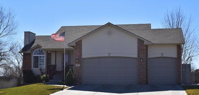 905 W 17th St, Newton, KS 67114